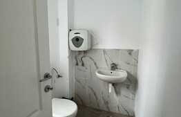 Spatiu comercial cu potential, 90 mp, 2 parcari, Floresti 