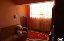 Vanzare 3 camere, 50 mp, 2 balcoane, zona strazii Florilor!