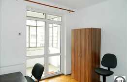 De vanzare 2 camere, 46 mp, loc de parcare in curte, zona Facultatii de Litere