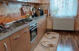 Apartament de 3 camere, decomandat, etaj intermediar, zona Fabricii