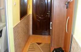 De vanzare apartament cu 2 camere + boxa + garaj