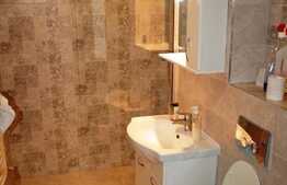 4 camere decomandate, mobilat modern, 75 mp utili, parcare, zona Hotel Royal