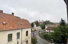 Apartament 2 camere, decomandat, etaj intermediar, zona Centrala