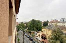 Apartament 2 camere, decomandat, etaj intermediar, zona Centrala