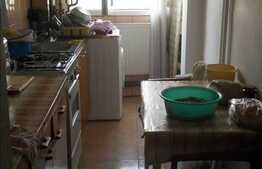 Vanzare apartament 3 camere, 62 mp utili plus boxa de 12 mp la subsol