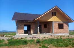 Casa pe plan parter semifinisata, 4 camere, 125mp utili, 500mp teren, cartier Izvor