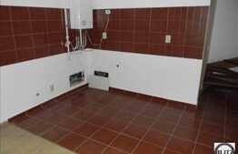 De vanzare, 3 camere semidecomandate, 90 mp plus 2 balcoane, zona Campului