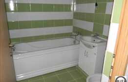 De vanzare, 3 camere semidecomandate, 90 mp plus 2 balcoane, zona Campului