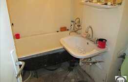 3 camere semidecomandate, 65 mp utili, imobil reabilitat termic, finisat clasic.