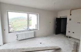 Apartament 3 camere, 53 mp, parcare, zona Teilor