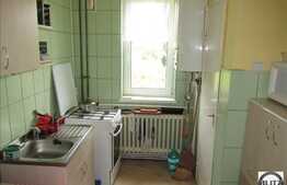 4 camere de vanzare, decomandat, 70 mp utili, zona Hotel Royal, etaj intermediar