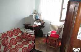 4 camere de vanzare, decomandat, 70 mp utili, zona Hotel Royal, etaj intermediar