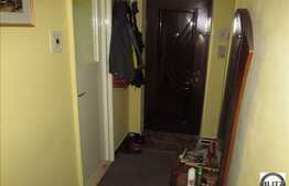 4 camere de vanzare, decomandat, 70 mp utili, zona Hotel Royal, etaj intermediar