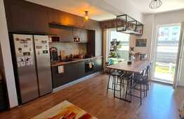 Apartament cu gradina, beci, parcare, acces restrictionat, zona Cetatii