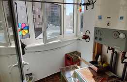 Apartament cu 2 camere decomandate, etaj intermediar, balcon, zona Minerva