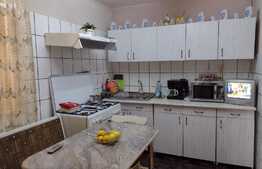 Casa 4 camere, 125 mp, teren 300 mp, centru Turda