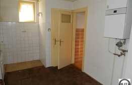 Apartament 3 camere, 85 mp utili, semidecomandat, cu gradina, loc parcare!