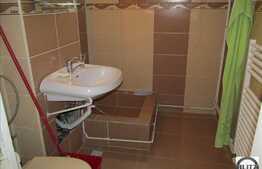 Apartament 3 camere de vanzare, 65 mp utili, zona Profi, boxa, cu panorama