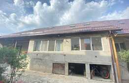 Casa de 200 mp utili si 1700 mp de teren in Sacele