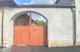 Casa de 200 mp utili si 1700 mp de teren in Sacele