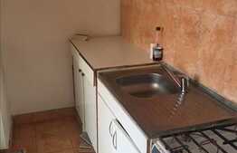 Vanzare apartament 3 camere, 60 mp, decomandat, zona strazii Bucuresti