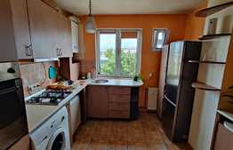 Apartament de 3 camere decomandate, etaj intermediar, 70 mp, zona Ciucas