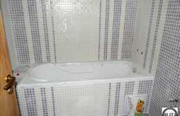 Apartament cu 4 camere, 98 mp, pe 2 nivele, zona Campului. Loc de parcare!