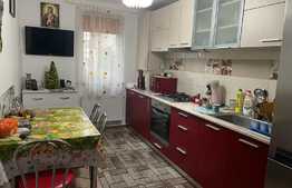 Apartament superb, 2 camere decomandat, 2 bai, 61 mp, zona Coresi