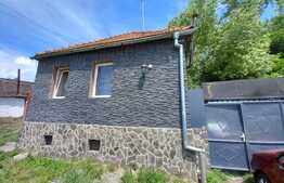 Comision 0!! Casa saseasca renovata, 3 camere, 100mp utili, 500mp teren, 15 km de Brasov, Feldioara.