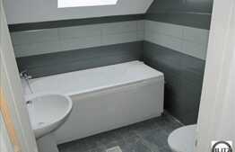 De vanzare apartament 3 camere, 56 mp utili, mansarda, zona Albac!