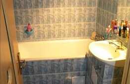 Vanzare apartament 3 camere, decomandat, 63 mp utili, zona P-ta Flora, cu boxa