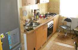 Vanzare apartament 3 camere, decomandat, 63 mp utili, zona P-ta Flora, cu boxa