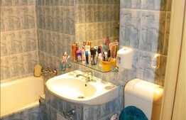 Vanzare apartament 3 camere, decomandat, 63 mp utili, zona P-ta Flora, cu boxa