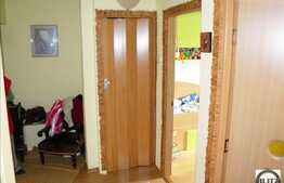 Vanzare apartament 3 camere, decomandat, 63 mp utili, zona P-ta Flora, cu boxa