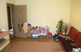 Vanzare apartament 3 camere, decomandat, 63 mp utili, zona P-ta Flora, cu boxa