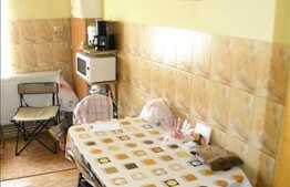 Vanzare apartament 3 camere, decomandat, 63 mp utili, zona P-ta Flora, cu boxa