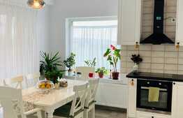 Casă individuală, 4 camere, 400 mp teren, mobilată la cheie, Jucu