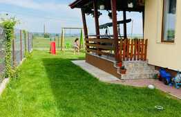 Casă individuală, 4 camere, 400 mp teren, mobilată la cheie, Jucu