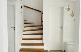 Casă individuală, 4 camere, 400 mp teren, mobilată la cheie, Jucu