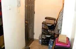 Garsoniera de vanzare, 30 mp utili, zona Parang, etaj intermediar