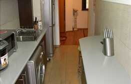 Apartament 3 camere, decomandat, 75 mp utili, zona strazii Parang