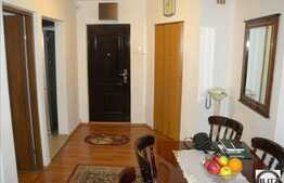 Apartament 3 camere, decomandat, 75 mp utili, zona strazii Parang