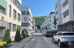 Apartament de 3 camere, 56 mp, terasa, parcare, zona Sub Cetate