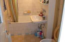 3 camere decomandate, 63 mp utili, 2 balcoane, boxa la subsol, zona Bucium!