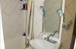 Vanzare apartament 52 mp, 2 camere decomandate, zona Complex Big. Boxa inclusa!