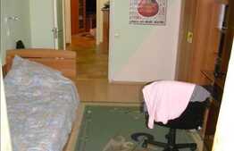 Vanzare apartament 52 mp, 2 camere decomandate, zona Complex Big. Boxa inclusa!