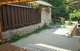 Apartament de 2 camere, 44 mp, curte privata, zona Hotel Premier 