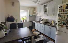 Apartament de 3 camere, decomandat, 65 mp, 2 bai, zona Titulescu