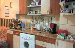 Apartament 3 camere decomandat, 2 bai, 2 balcoane, , etaj intermediar, garaj cu telecomanda