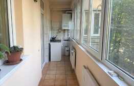 Apartament 3 camere decomandat, 2 bai, 2 balcoane, , etaj intermediar, garaj cu telecomanda